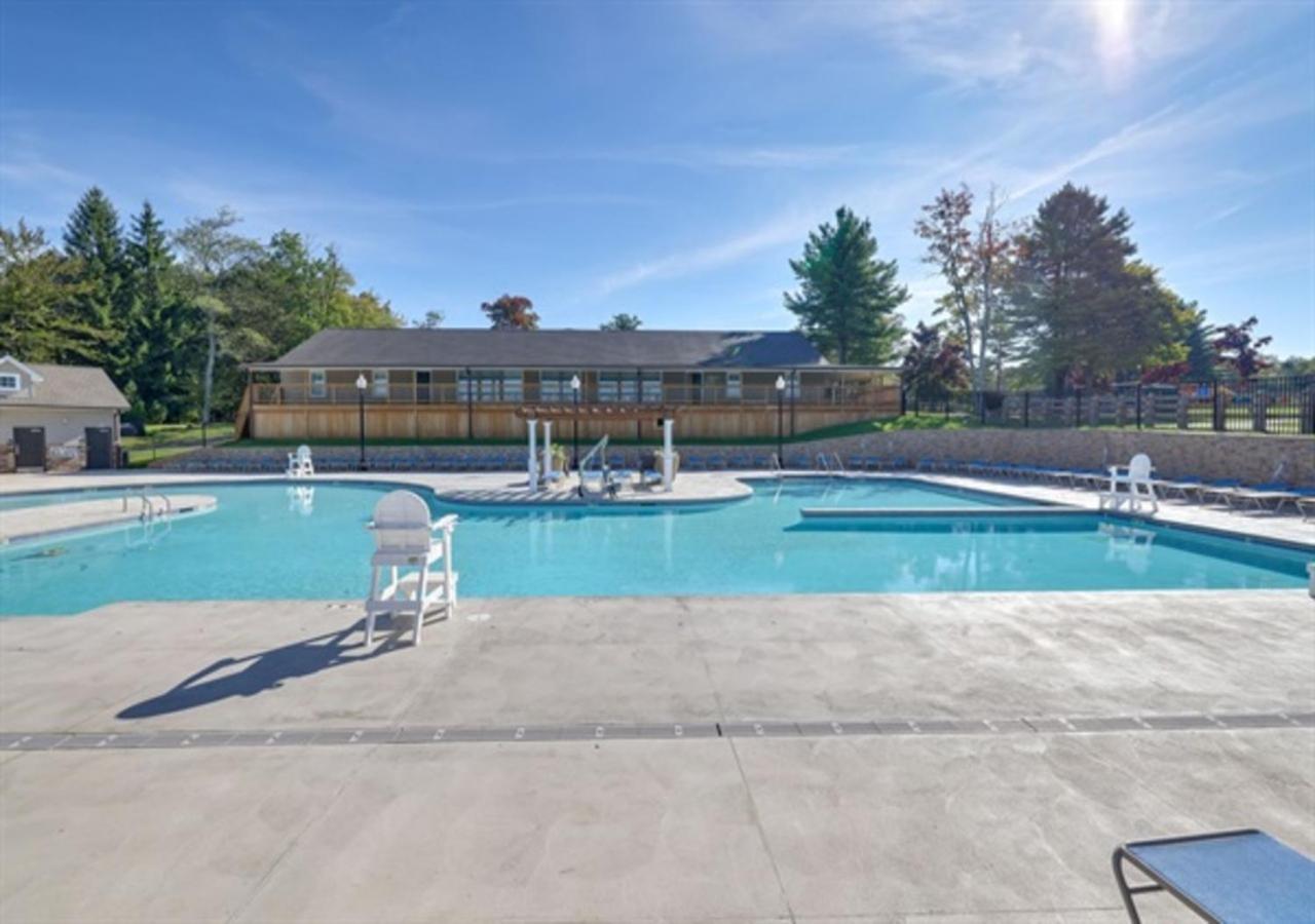 Sunset Dip-poconos Near With Hot Tub & Pool * Tobyhanna